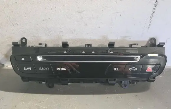Head unit multimedia control