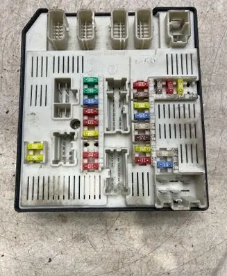 Renault Megane II Fuse module 284B61871R 9634090428 519339402