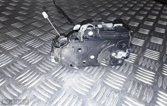 Volkswagen Caddy Front door lock 3D2837016AB