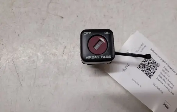 Passenger airbag on/off switch