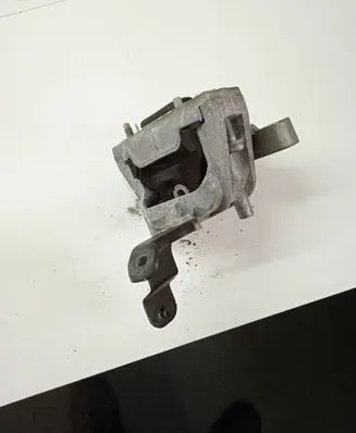 Volkswagen Touran II Engine mount bracket