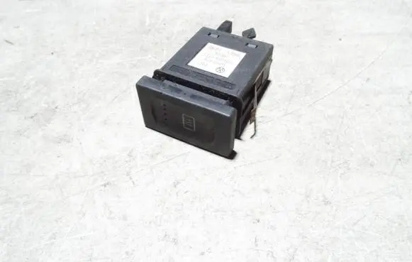 Volkswagen PASSAT B5 Windscreen/window heater switch 3B0959621C