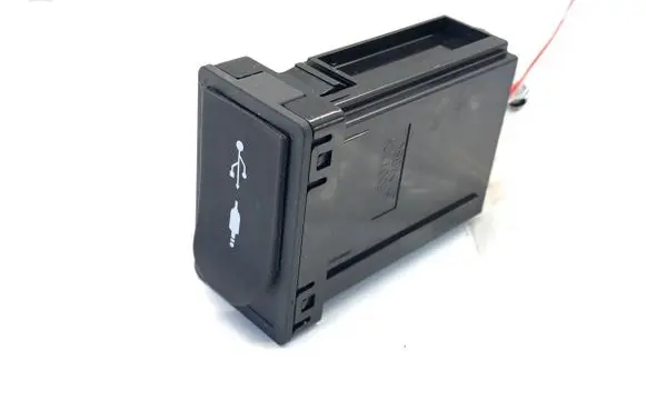 Lexus IS III XE30 USB socket connector 8619053051