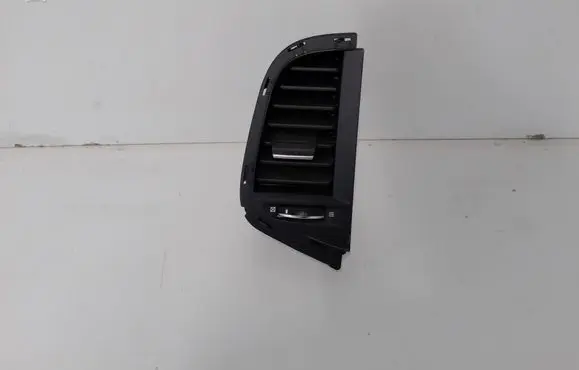 Renault Megane IV Dash center air vent grill 687515655R