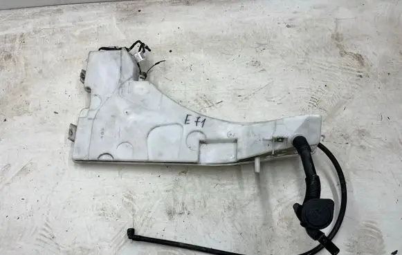 BMW X6 E71 Windshield washer fluid reservoir/tank 7161476 10833217 7190998
