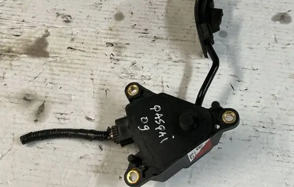 Nissan Qashqai+2 Accelerator throttle pedal