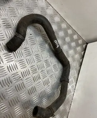 Volkswagen PASSAT B6 Engine coolant pipe/hose