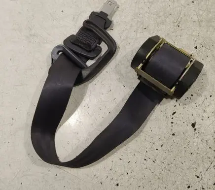 Middle seatbelt (rear)