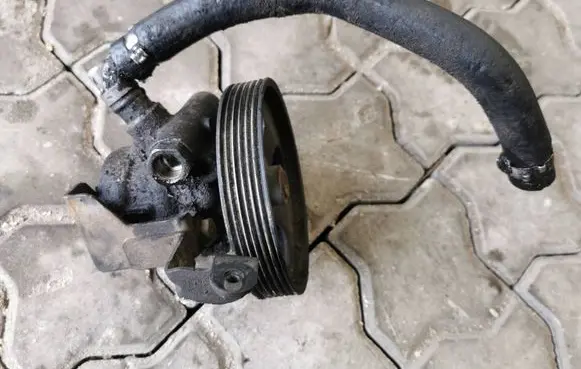 Citroen Berlingo Power steering pump 26057304 7304
