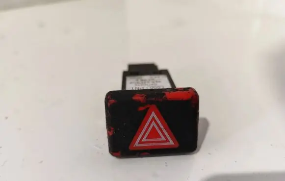 Audi A4 S4 B7 8E 8H Hazard light switch 8E0941509