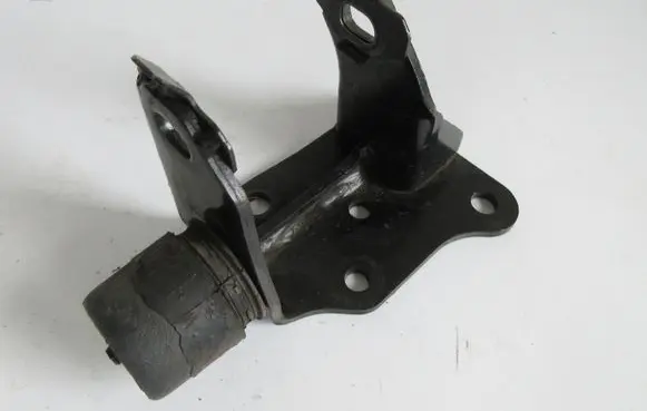 Toyota Corolla E160 E170 Engine mounting bracket