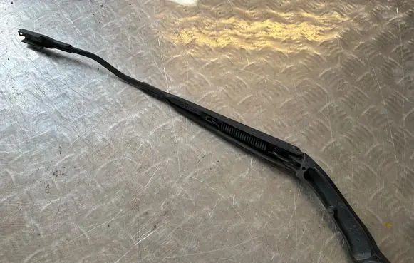 Nissan Qashqai Front wiper blade arm 80017927