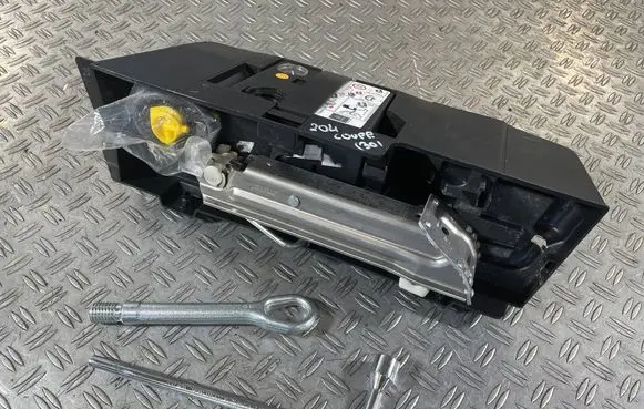 Mercedes-Benz C W204 Tool box A2048990314