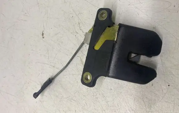 Volkswagen PASSAT B5 Tailgate/trunk/boot lock/catch/latch 3B5827505