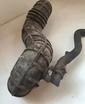 Audi 100 S4 C4 Breather hose/pipe 046103221A