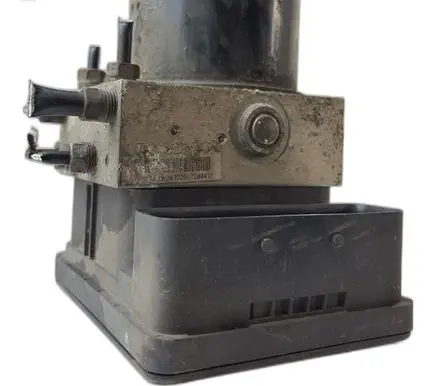 Ford Kuga I Master brake cylinder 8V412C405AE 10020603724 10096001313