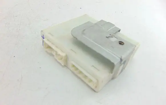 Nissan Pathfinder Trunk lid opening control unit 