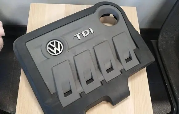 Volkswagen Polo V 6R Engine cover (trim) 03L103925T