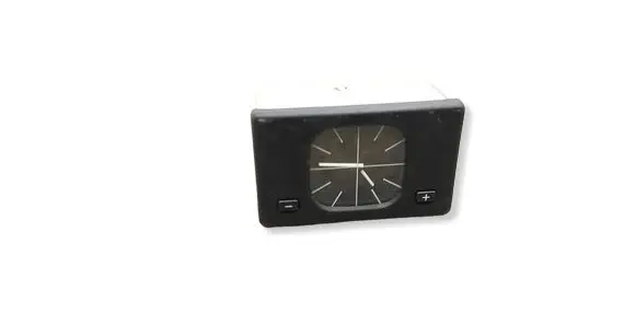 BMW 5 E34 Clock 1374282