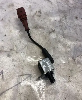 Volkswagen Touran III Turbo solenoid valve 04l907284