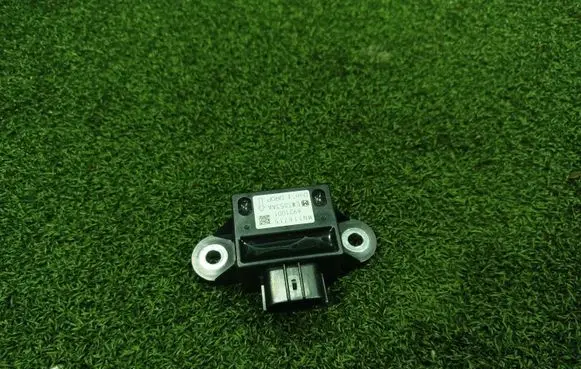 Mitsubishi Pajero ESP acceleration yaw rate sensor MN116715 EWTS53AA 6921001