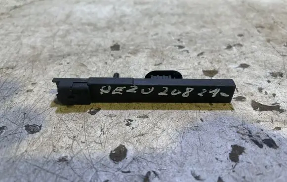 Peugeot 208 II Keyless system antenna E1136485A XD02870392