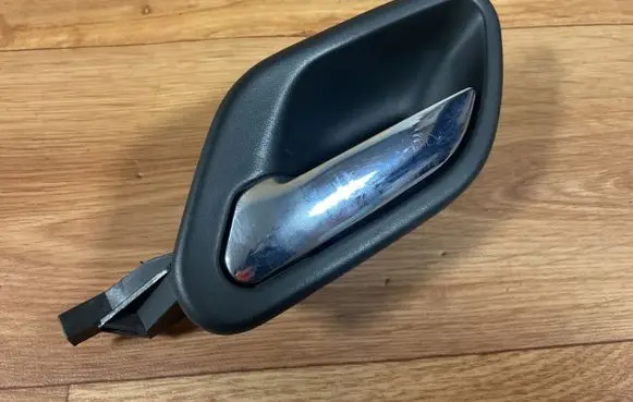 BMW 5 E39 Front door interior handle 8226049
