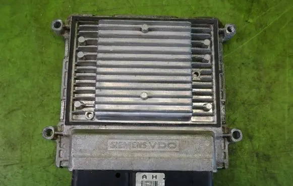 KIA Carens II Engine control unit/module ECU 39112-25050