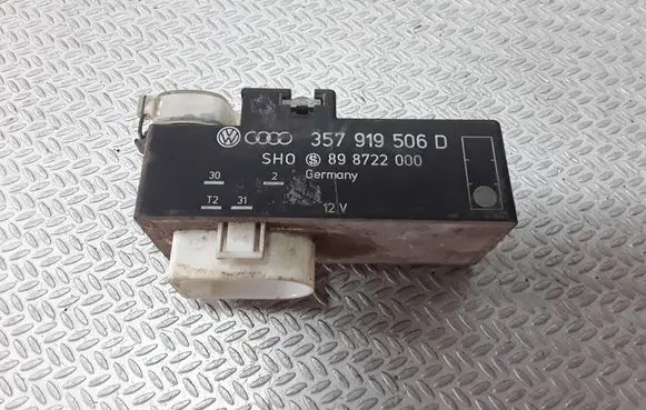 Volkswagen Golf III Coolant fan relay 357919506D