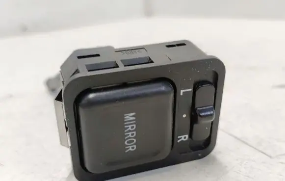 Wing mirror switch