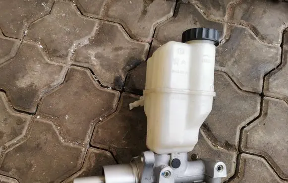 Peugeot 508 Master brake cylinder 9646980980