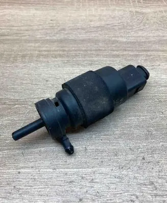 Volkswagen PASSAT B6 Windscreen/windshield washer pump 1J5955651 VD4