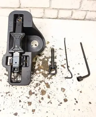 Toyota Prius (XW20) Tool set 6477747010