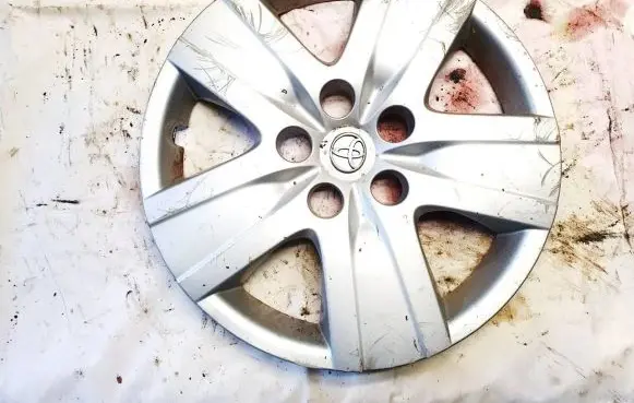 Toyota Corolla Verso AR10 R15 wheel hub/cap/trim 