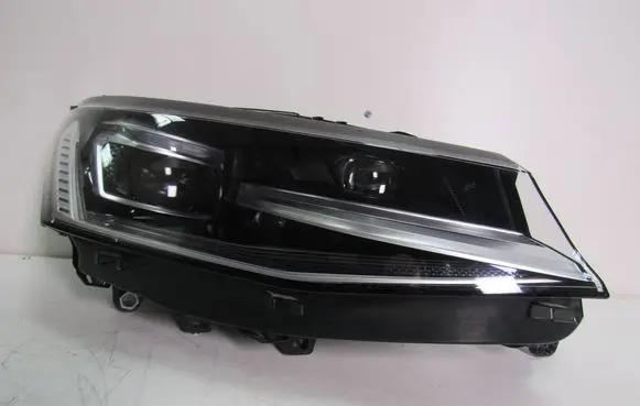 Volkswagen Transporter - Caravelle T7 Headlight/headlamp 7t1941082A 12035100000