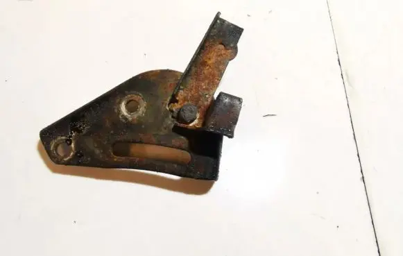 Nissan Almera Tino Engine mounting bracket