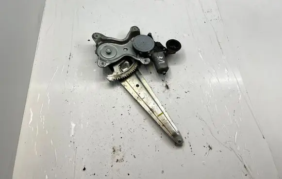 Toyota RAV 4 (XA30) Rear door window regulator motor 