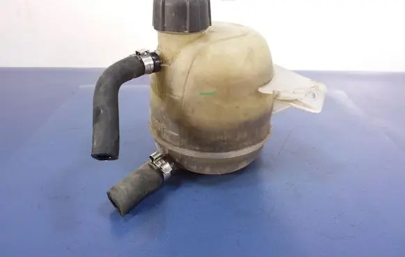 Dacia Sandero Coolant expansion tank/reservoir 8200766826