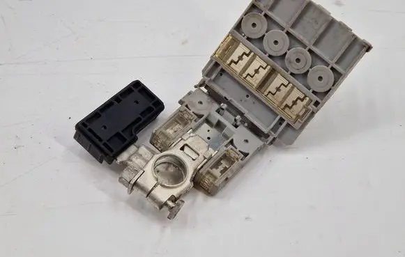 Mitsubishi Outlander Positive wiring loom 8907Y1