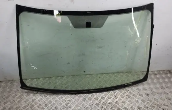 Toyota Yaris Front windscreen/windshield window 