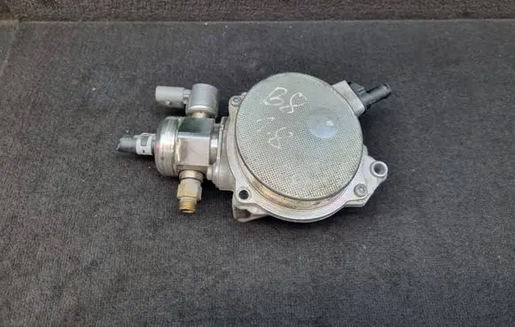 Audi A4 S4 B8 8K Vacuum pump 06H145100AB 06H127025K 06H127025N