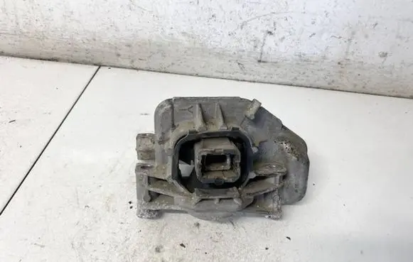 Engine mount bracket