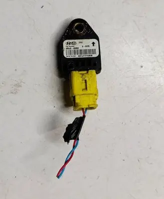 Hyundai i30 Airbag deployment crash/impact sensor 95930A6000 A6FLAY4Y40806