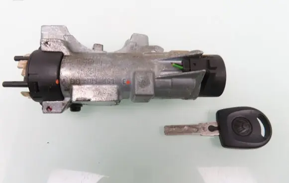 Volkswagen PASSAT B5 Ignition lock 4D0905851E