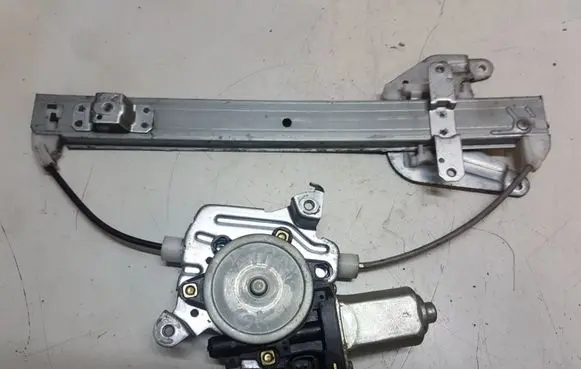 Nissan X-Trail T30 Rear door window regulator motor