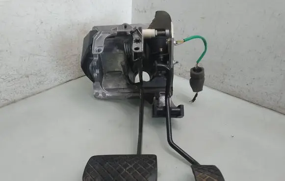 Audi A8 S8 D2 4D Pedal assembly 4d1721111a