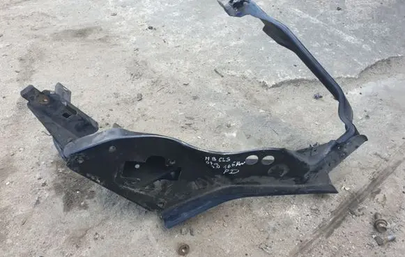 Mercedes-Benz CLS C219 Headlight/headlamp mounting bracket