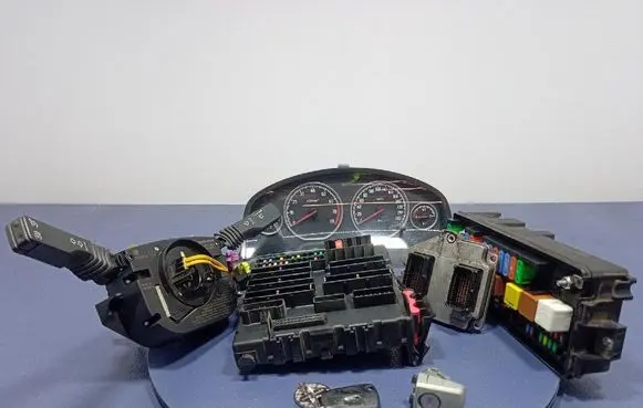 Opel Vectra C Engine control unit/module ECU 55557540