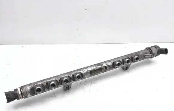 Volvo XC60 Fuel main line pipe 30777759 0445215025