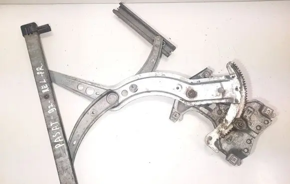 Volkswagen PASSAT B3 Front door window regulator with motor 357837402